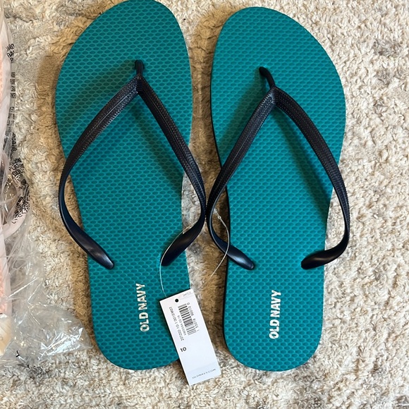 NWT Old Navy Flip Flops - Picture 2 of 7
